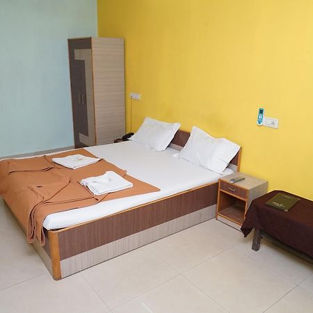 Hotel Umesh Daman Exterior foto