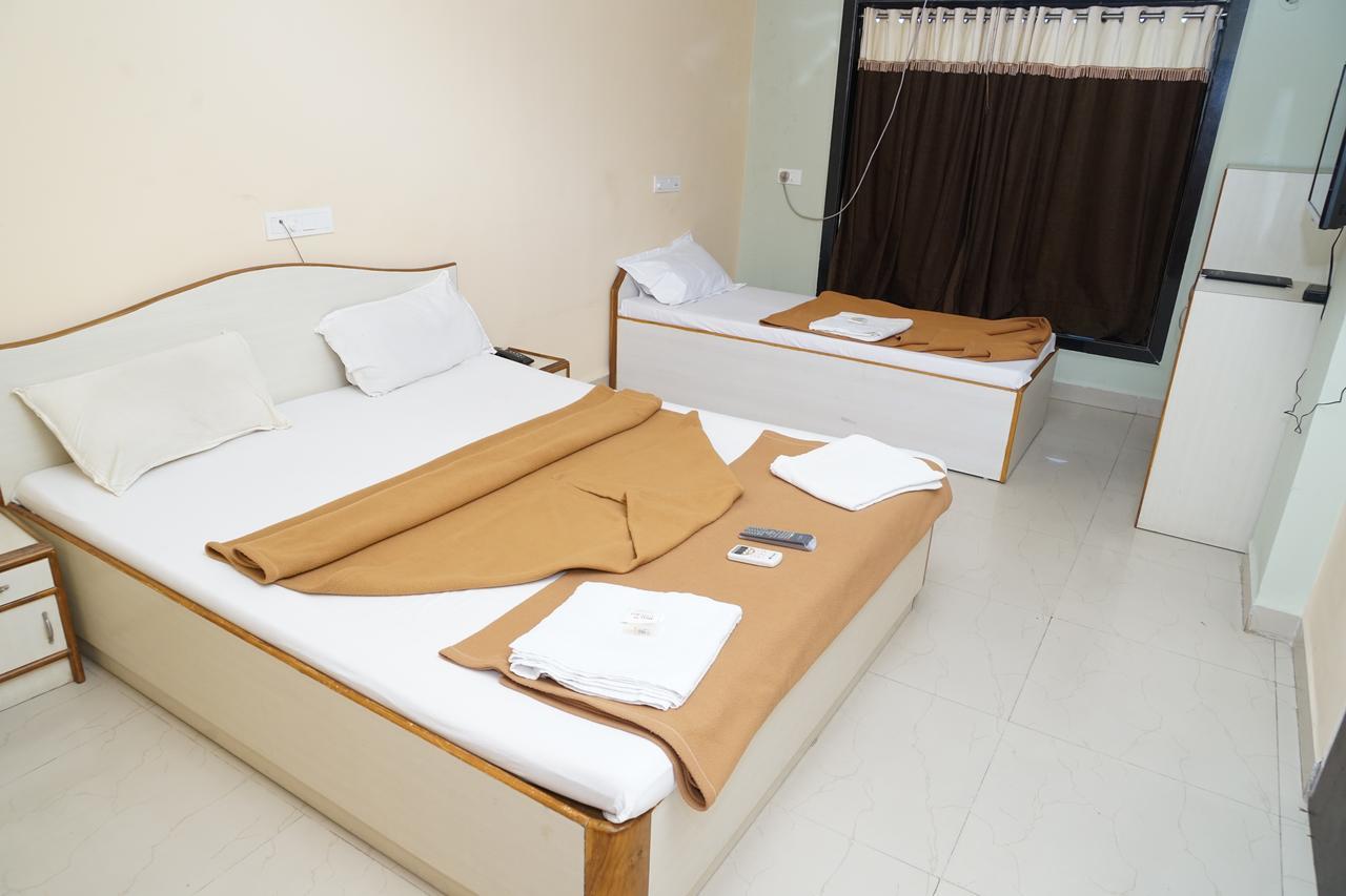 Hotel Umesh Daman Exterior foto