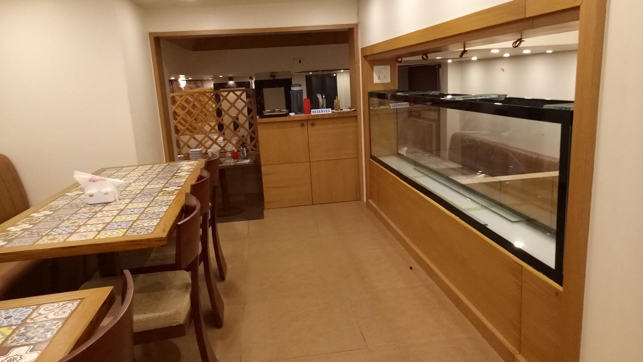 Hotel Umesh Daman Exterior foto