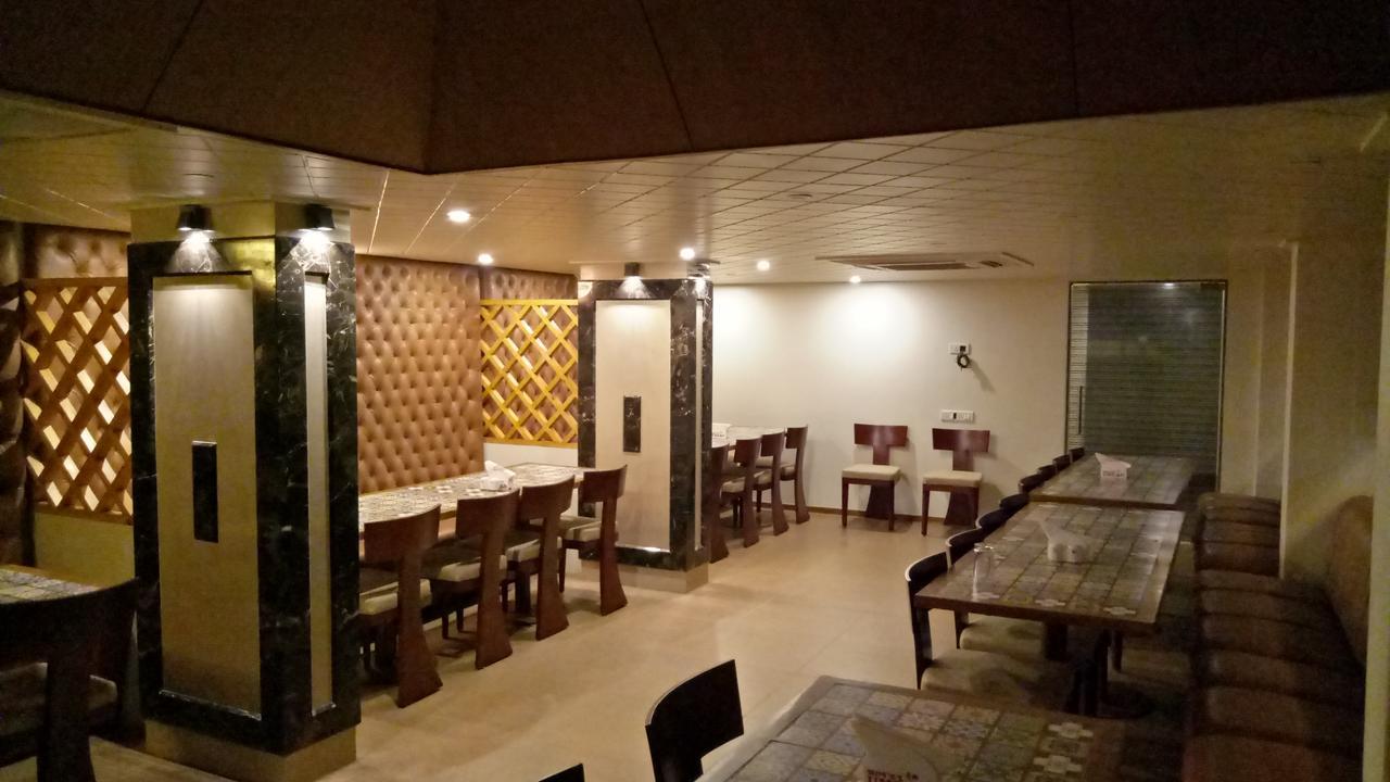 Hotel Umesh Daman Exterior foto